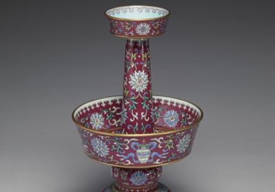 图片[3]-Candle with Indian lotus and Eight Treasures decor in famille rose on a dark red ground, Qing dynasty, Qianlong reign (1736-1795)-China Archive